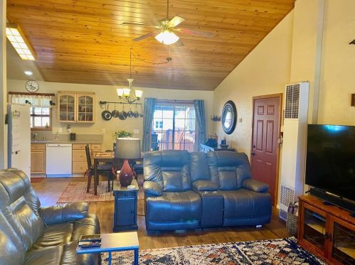 2135 State Ln, Big Bear City CA  92314-9698 exterior