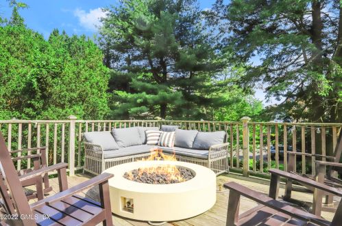 316 Riverside Ave, Riverside CT  06878-2122 exterior