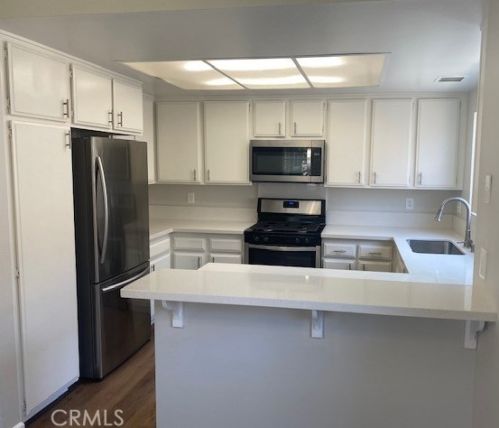 73 Woodleaf, Irvine CA  92614-7081 exterior