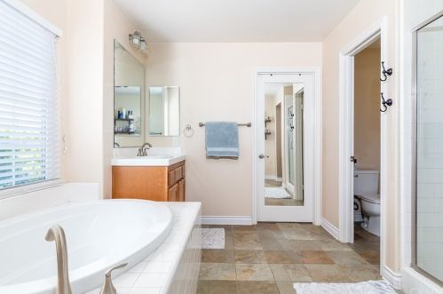 27404 Lock Haven Ct, Temecula CA  92591-4423 exterior