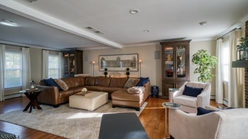 560 Lynne Dr, Greystone Park NJ  07950-3336 exterior