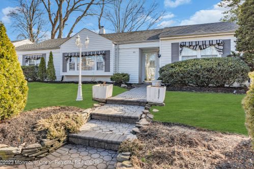 85 5th Ave, Wall Township NJ  08750-2013 exterior