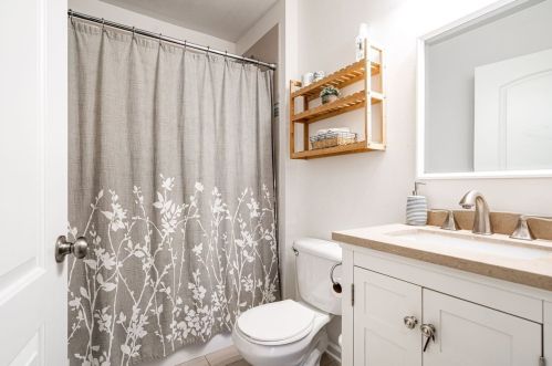 2222 107, Milwaukee WI 53226-2321 exterior