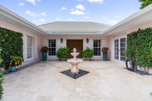 12105 Surrey Ln, West Palm Beach, FL 33408-2935
