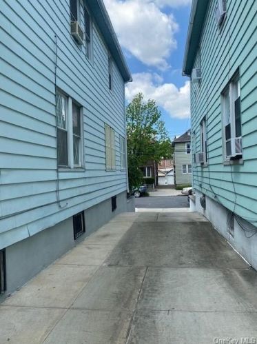 2824 Wellman Ave, Bronx NY  10461-5425 exterior