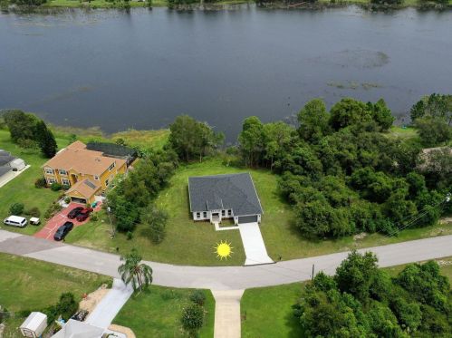 2472 Weatherford Dr, Deltona, FL 32738-8827