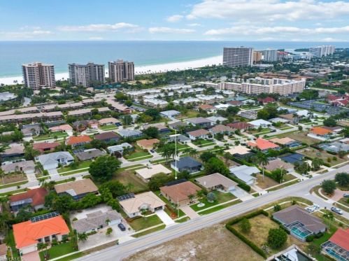 172 Landmark St, Marco Island, FL 34145-4423