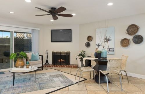 3139 Chapman Ave, Orange, CA 92868-1702
