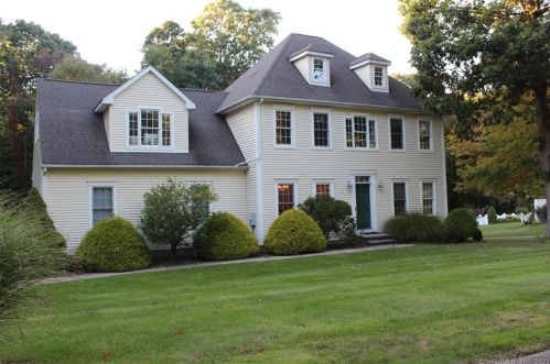 69 Country Club Rd, Manchester, CT 06043-7462