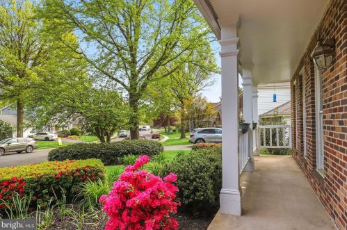 1426 Cellar Creek Way, Herndon VA  20170-2805 exterior