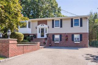 4 Bud Ct, Bayville, NY 11709-1836