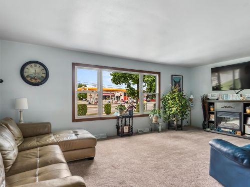 3319 Bellevue Pl, Two Rivers WI  54241-1527 exterior