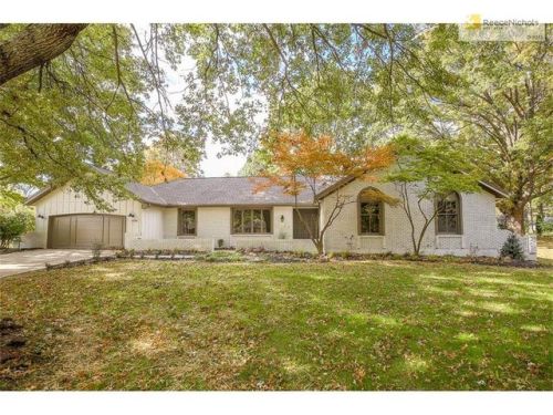 10504 High Dr, Shawnee Mission, KS 66206-2627