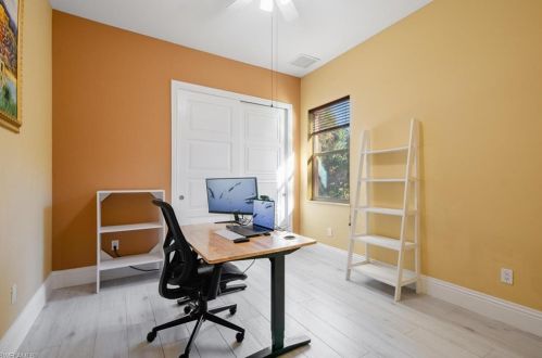 670 1 St, Naples FL 34117-5106 exterior