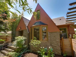 3317 15th Ave, Portland, OR 97212-2306