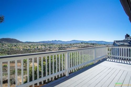 2268 Esplendido Ave, Vista, CA 92084-7922