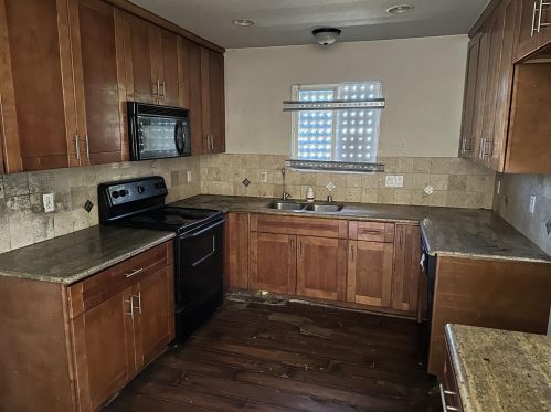 6101 Queen Ct, North Highlands, CA 95660-4433