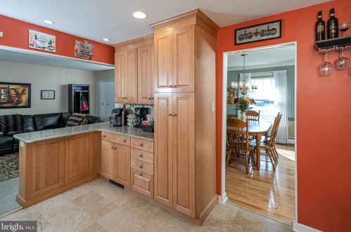 16 Vanderveer Dr, Lawrence Township NJ  08648-3151 exterior