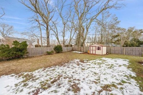 1049 Melissa Ln, North Bellmore NY  11710-1743 exterior