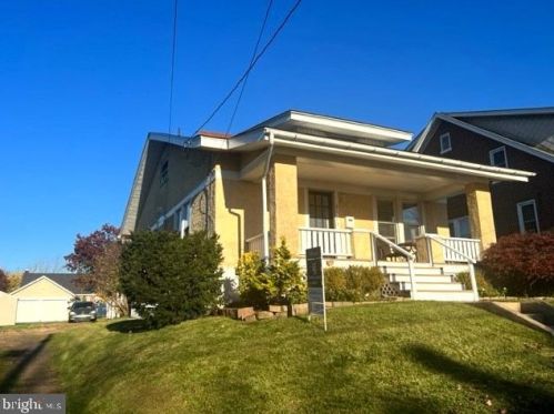 21 3rd St, Souderton, PA 18964-1113