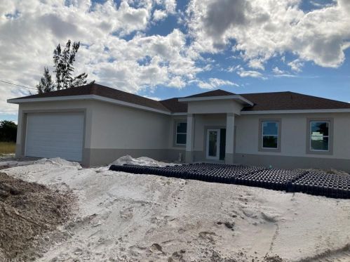 2910 6th Ter, Cape Coral, FL 33993-7035