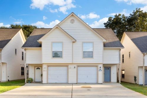207 Foster St, Tomball, TX 77375-2429