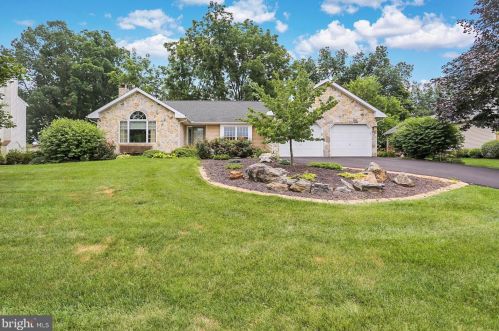 280 Walnut Tree Dr, Blandon, PA 19510-9620