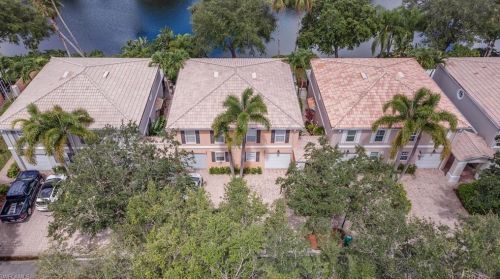 5377 Cove Cir, Naples, FL 34119-9528