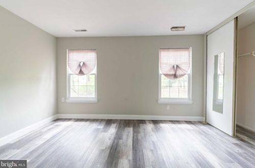 21 Kelly Dr, West Deptford NJ  08096-6711 exterior