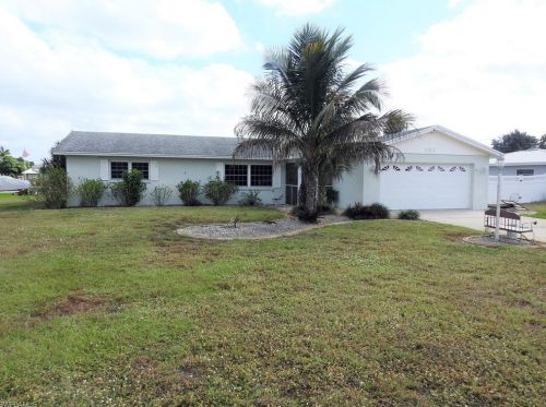 101 Maple Ave, Lehigh Acres, FL 33936-6483