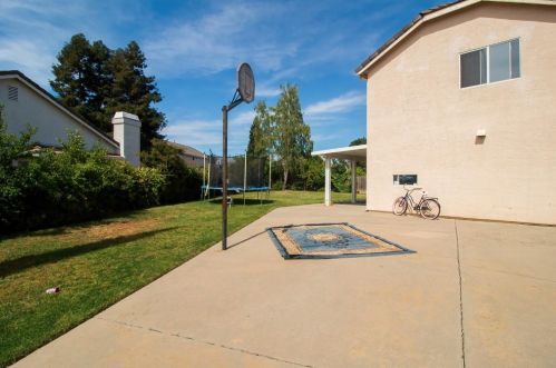 6501 Kenbridge St, Elk Grove CA  95758-6313 exterior