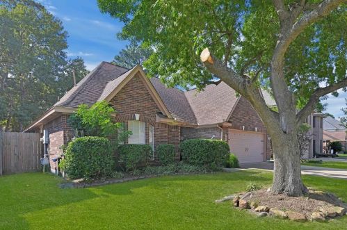307 Hampton Ct, Highlands, TX 77562-4510