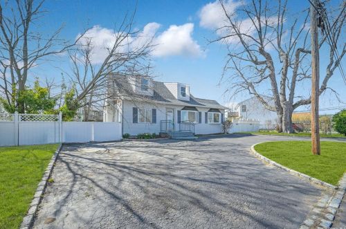 134 Leaf Ave, Central Islip, NY 11722-3936
