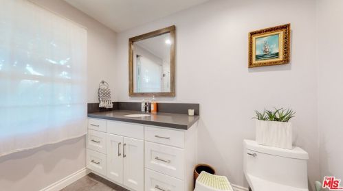 4504 Lennox Ave, Van Nuys CA 91405-4747 exterior