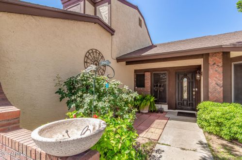 5444 Riviera Dr, Glendale AZ  85304-2422 exterior