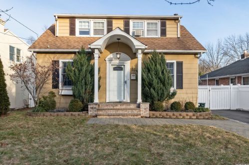 155 Summers St, Muttontown, NY 11771-3709