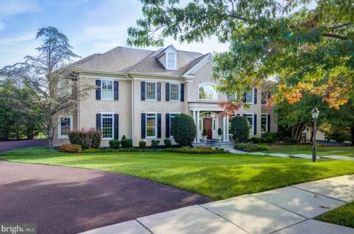 1049 Whitegate Rd, Wayne, PA 19087-2182