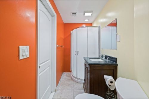 22 Autumn Ridge Rd, Greystone Park NJ  07950-1194 exterior