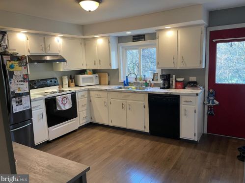 536 Wood St, Burnham, PA 17009-1326