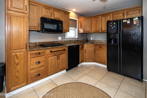 124 Statesir Pl, Tinton Falls NJ  07701-6143 exterior