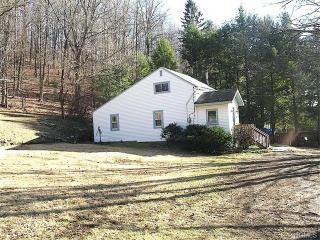 1082 Plains Rd, Wallkill, NY 12589-4003