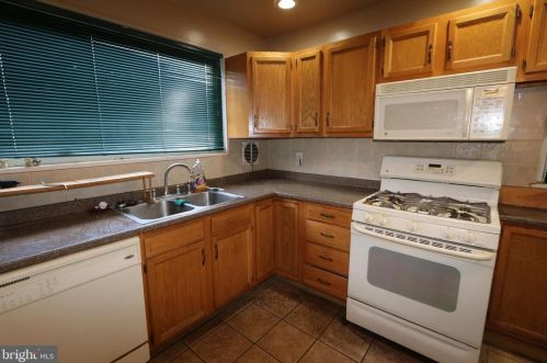 4921 7th Pl, Washington, DC 20017-2328