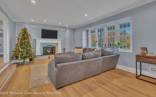 34 Windsor Dr, Little Silver NJ  07739-1311 exterior