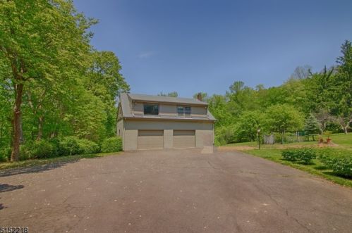 101 Peachcroft Dr, Bernardsville, NJ 07924-1008