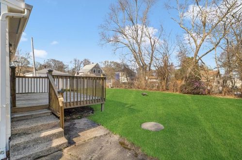 184 Grove Ave, Warwick RI  02889-5404 exterior