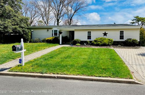 78 Gloria Ann Smith Dr, Bricktown, NJ 08723-6612