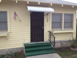309 19th St, Bakersfield, CA 93305-5105