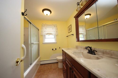 192 Robert Treat Dr, Milford CT  06460-8300 exterior