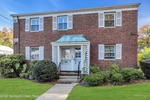 53 Manor Dr, Tinton Falls NJ  07712-2568 exterior