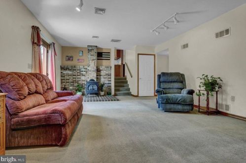 5805 Hillsborough Ct, Harrisburg PA  17111-4736 exterior